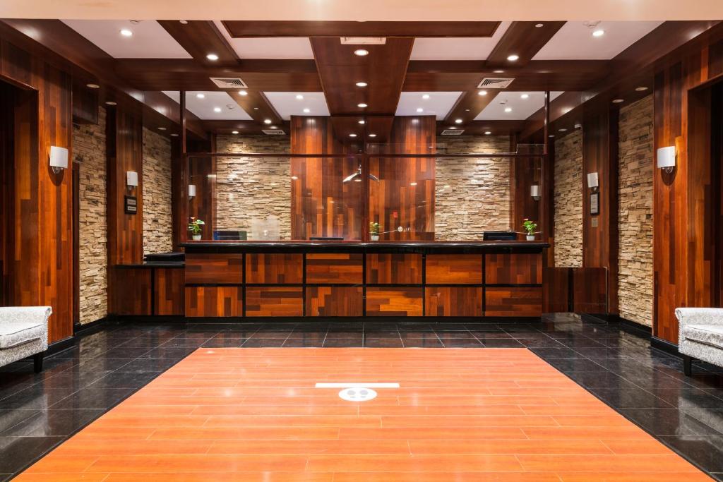 a large lobby with a large desk in a building at Crowne Plaza Newark Airport by IHG in Elizabeth
