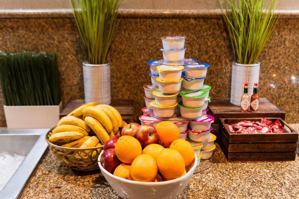 a table with two bowls of fruit on a counter at Crowne Plaza Newark Airport by IHG in Elizabeth
