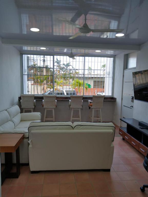 4 Bedroom 4 Bath & Laundry Room Apartment - شقة بغرفة نوم واحدة