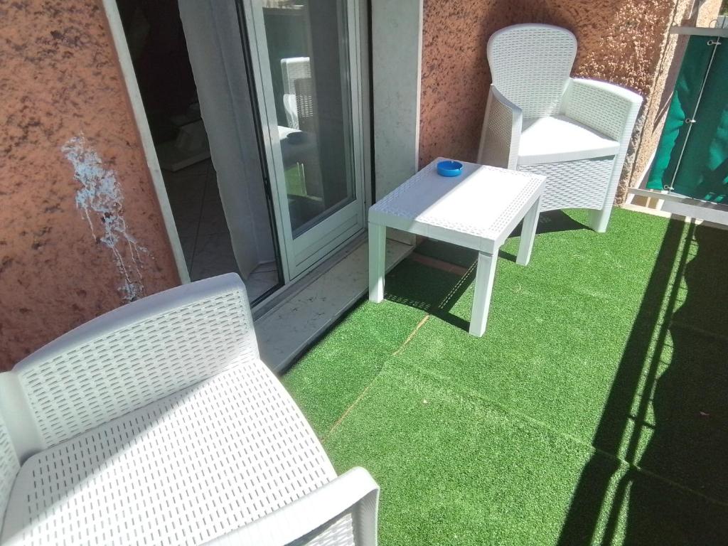 Część wypoczynkowa w obiekcie Casa di Max - private room in apartment with shared bathroom FREE PARKING