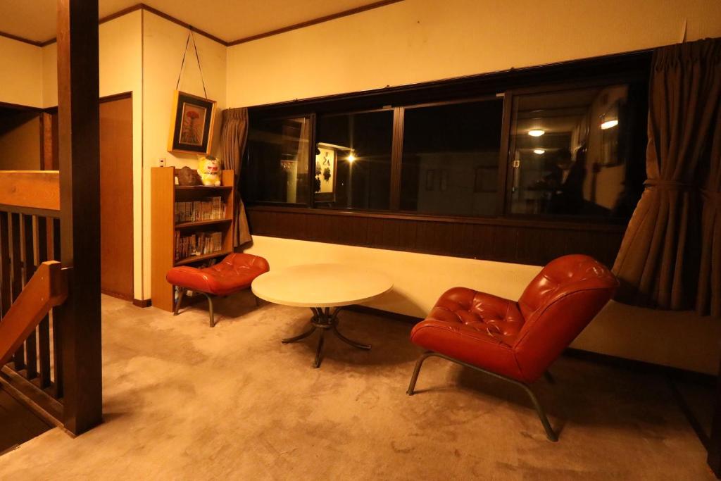 Posezení v ubytování Daibutsu Ryokan