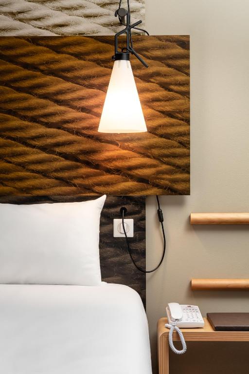 Postel nebo postele na pokoji v ubytování Ibis Poznan Centrum