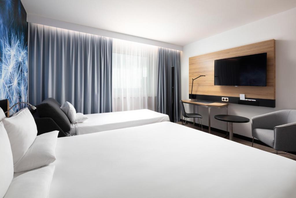 Novotel Poznan Centrum - Superior Queen Room With Sofa