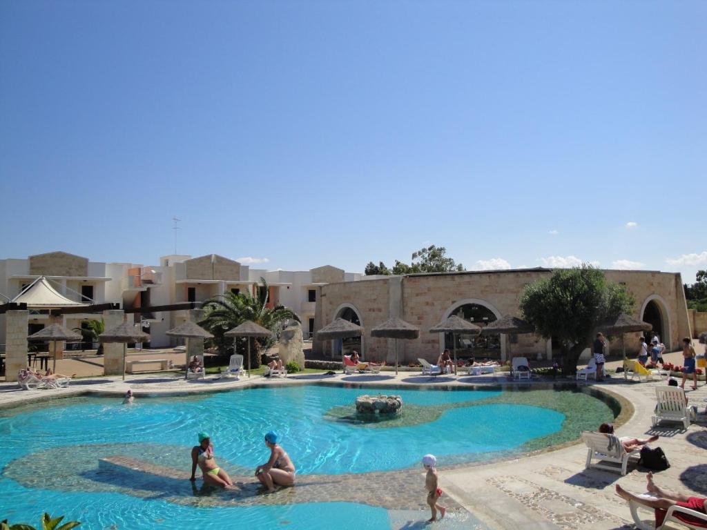 Bazén v ubytování Hotel Thàlas Club nebo v jeho okolí