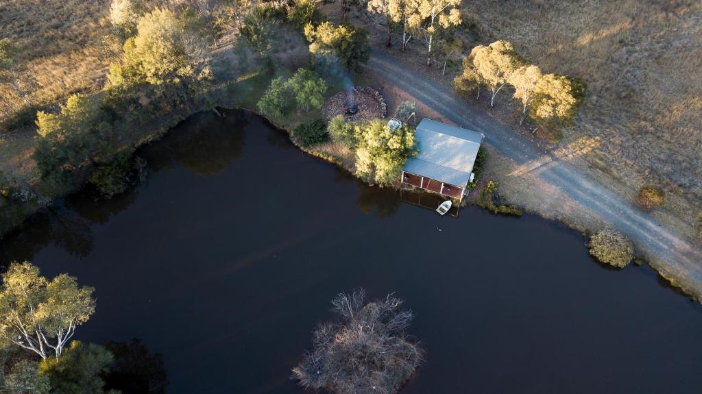 an aerial view of a lake with a house at Farm Cottage close to Dubbo in Dubbo
