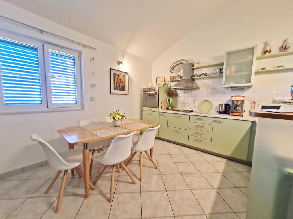 Kuchyňa alebo kuchynka v ubytovaní Apartment Ivana Borak