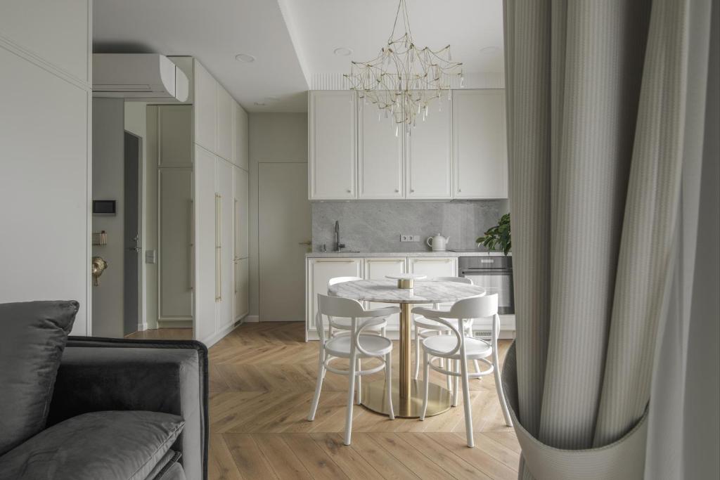 IVIS House - Classical Apartment with Balcony in Vilnius Old Town ... - Penthouse Apartment Vilnius Old Town