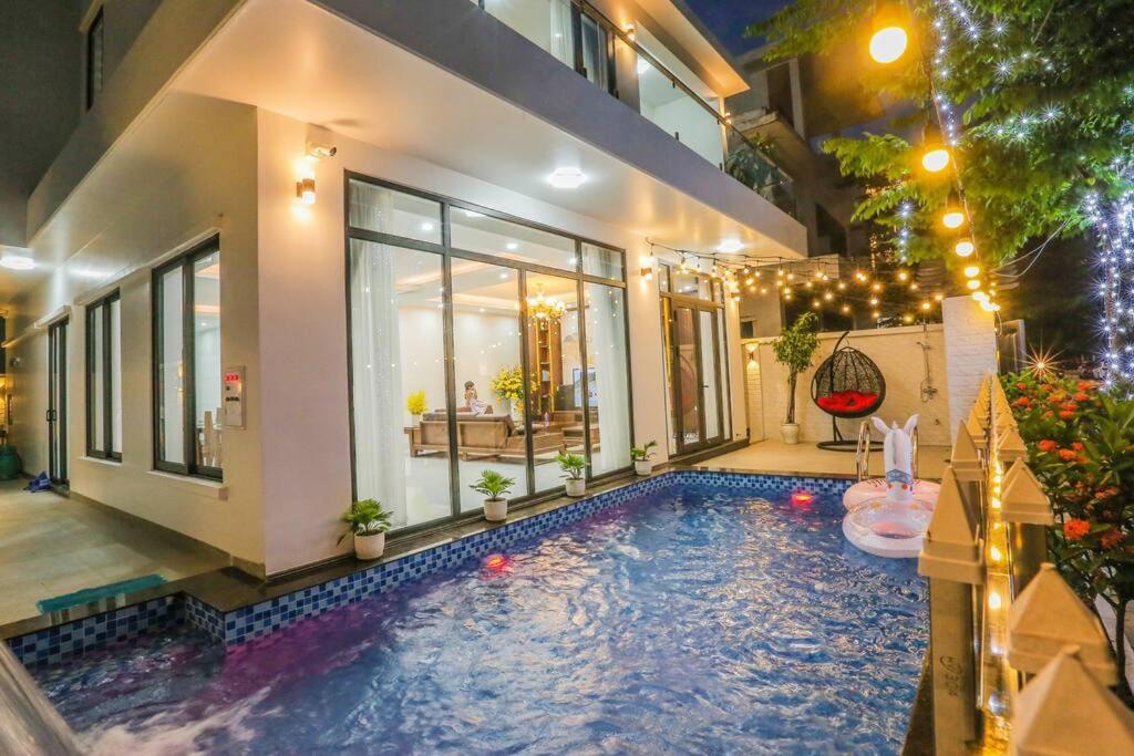 a swimming pool in the backyard of a house at Sea Breeze Villa FLC sang trọng gần biển có bể bơi in Sầm Sơn