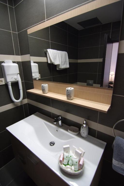 Koupelna v ubytování Apollon Hotel