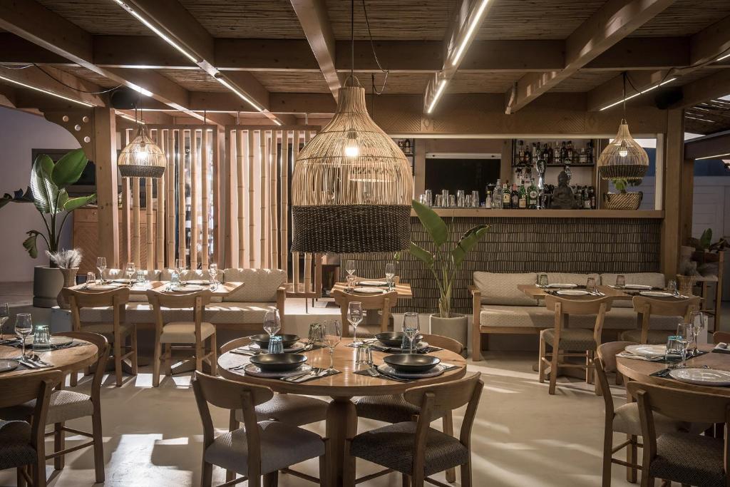 Reštaurácia alebo iné gastronomické zariadenie v ubytovaní Enorme Maya Beach Hotel-Adults Only