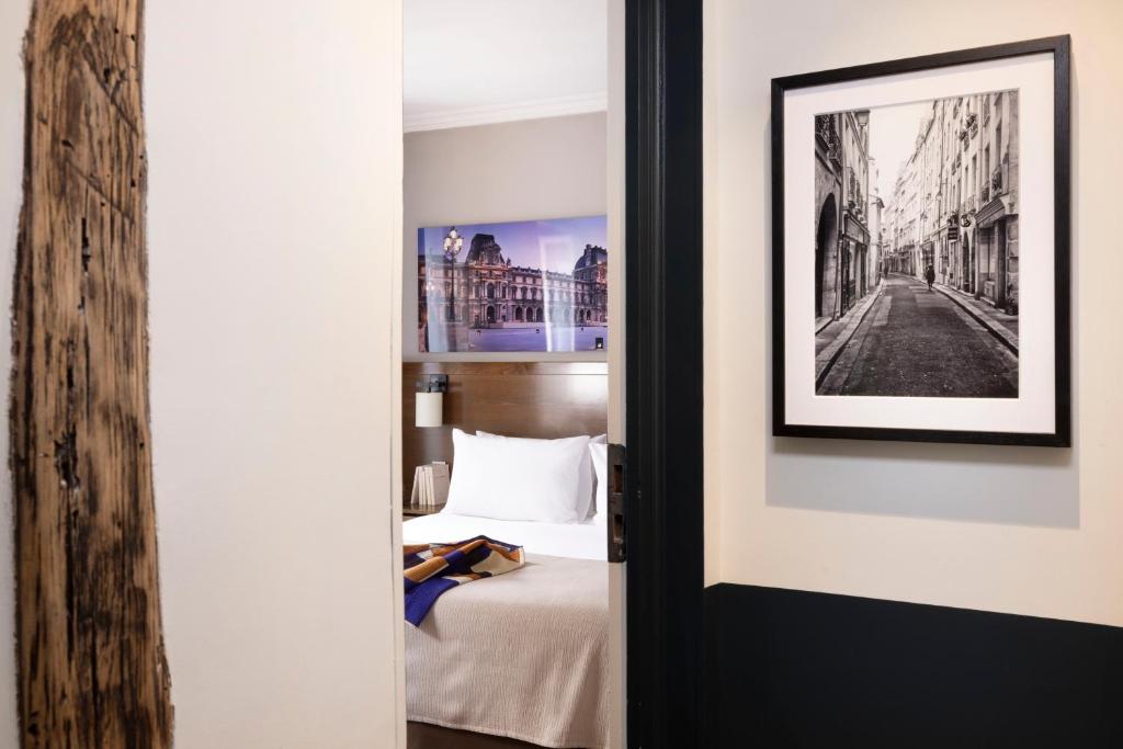 Postel nebo postele na pokoji v ubytování Hotel Abbatial Saint Germain