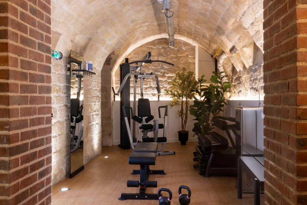 Fitness centrum a/nebo fitness zařízení v ubytování Hotel Abbatial Saint Germain