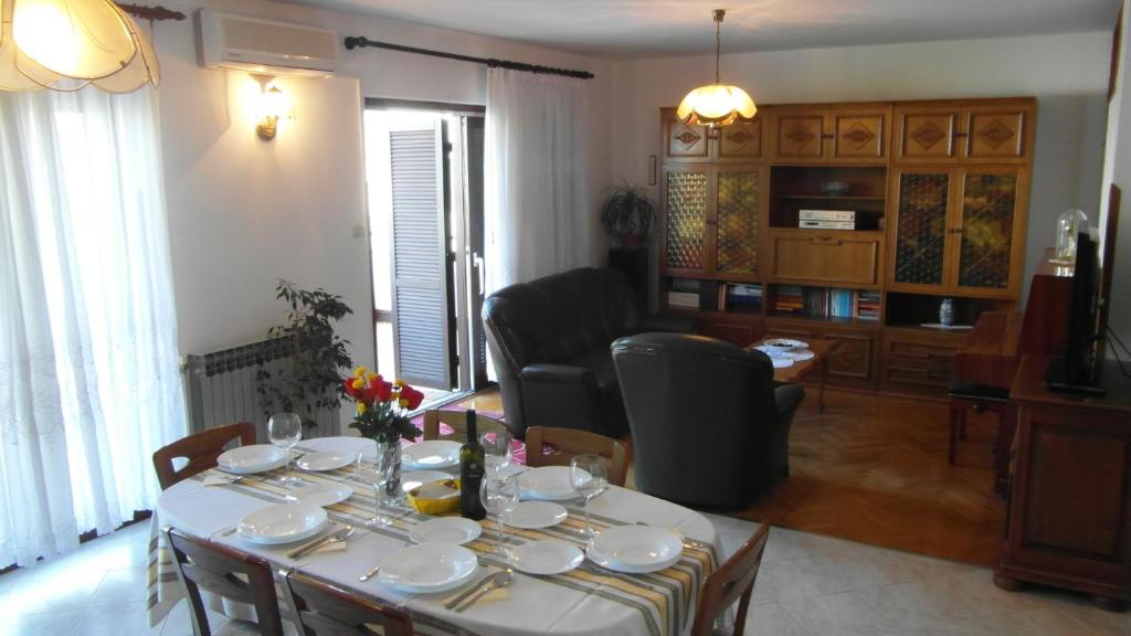 Posedenie v ubytovaní Apartments Ida, 100 m from the beach