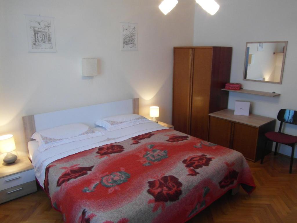 Posteľ alebo postele v izbe v ubytovaní Apartments Ida, 100 m from the beach