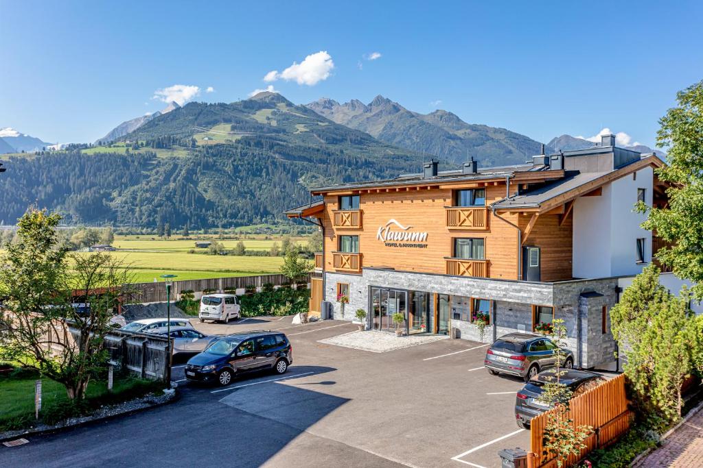 Nespecifikovaný výhled na hory nebo výhled na hory při pohledu z hotelu