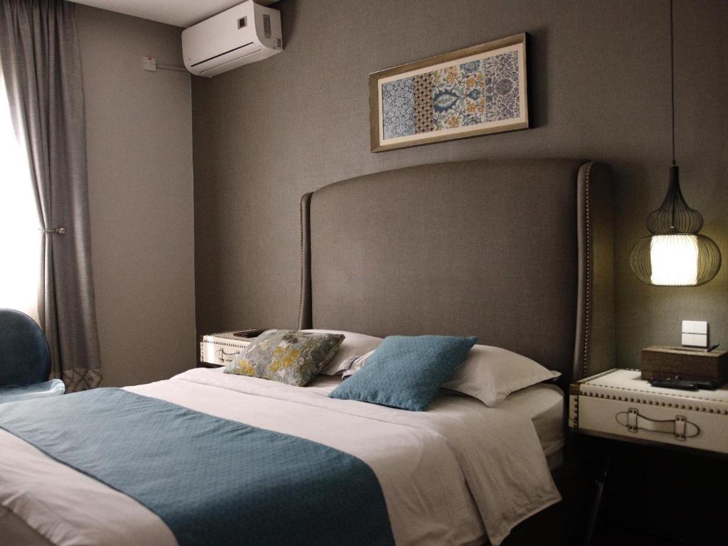 Madamz Bed & Breakfast - Room King Superior