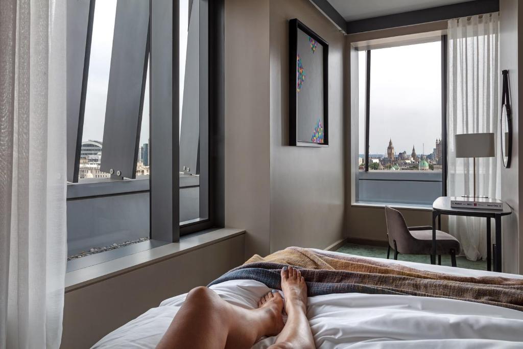 The Londoner - Corner Suite