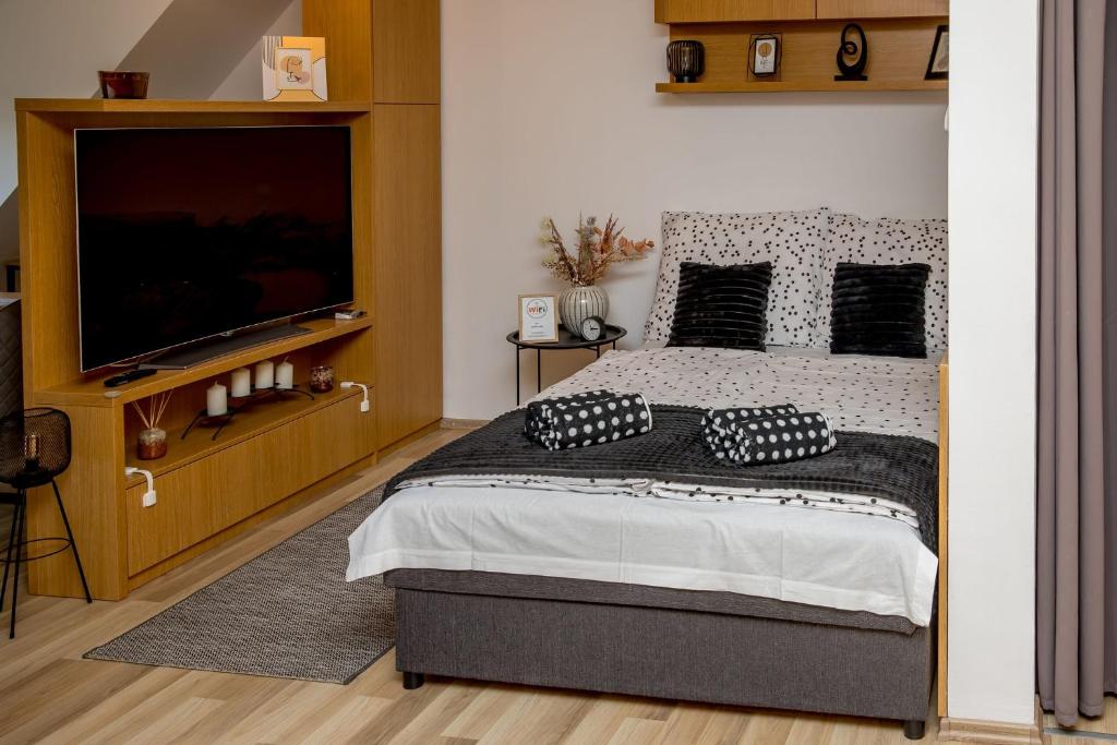Postel nebo postele na pokoji v ubytování Rose Gold Apartment