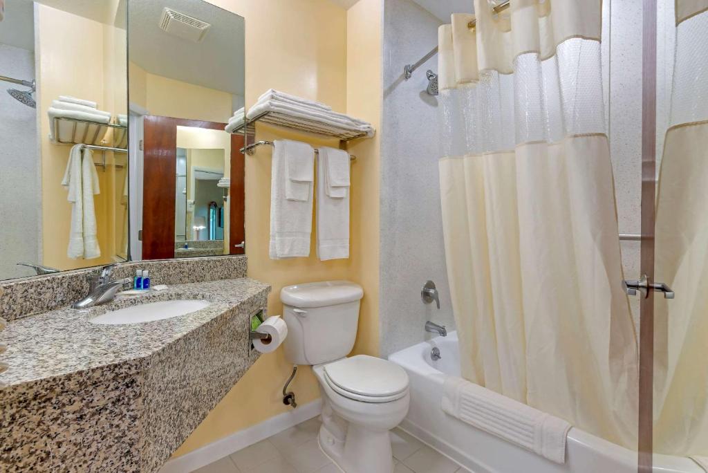 Rodeway Inn & Suites New Paltz - Hudson Valley - 特大号床套房 - 禁烟