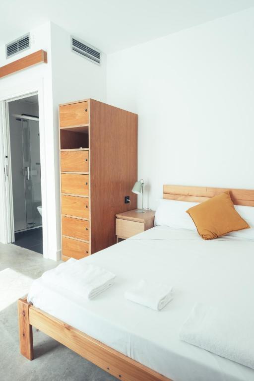 Postel nebo postele na pokoji v ubytování Moana Eco Surf House