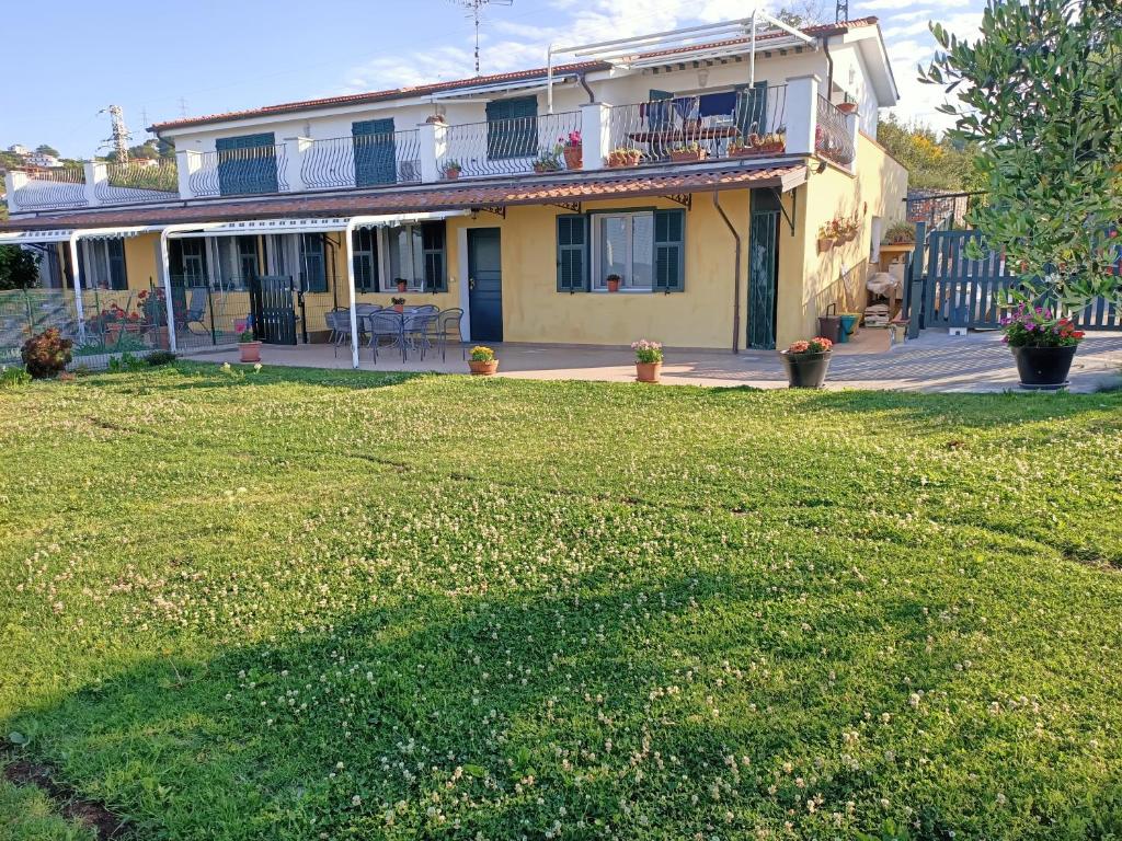 CASA VISTA MARE - Superb garden and Parking included - Two-Bedroom House