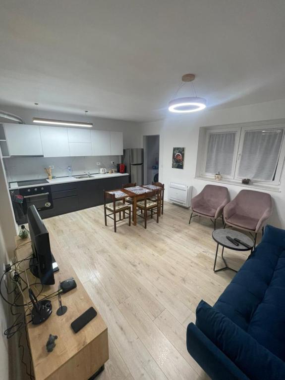 New Bazaar Apartment in Tirana - Imazhi 5