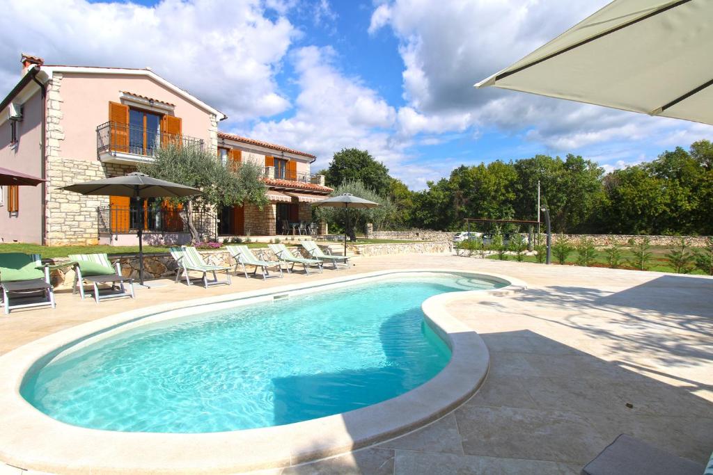 Bassein majutusasutuses Villa Dean 1912 või selle lähedal