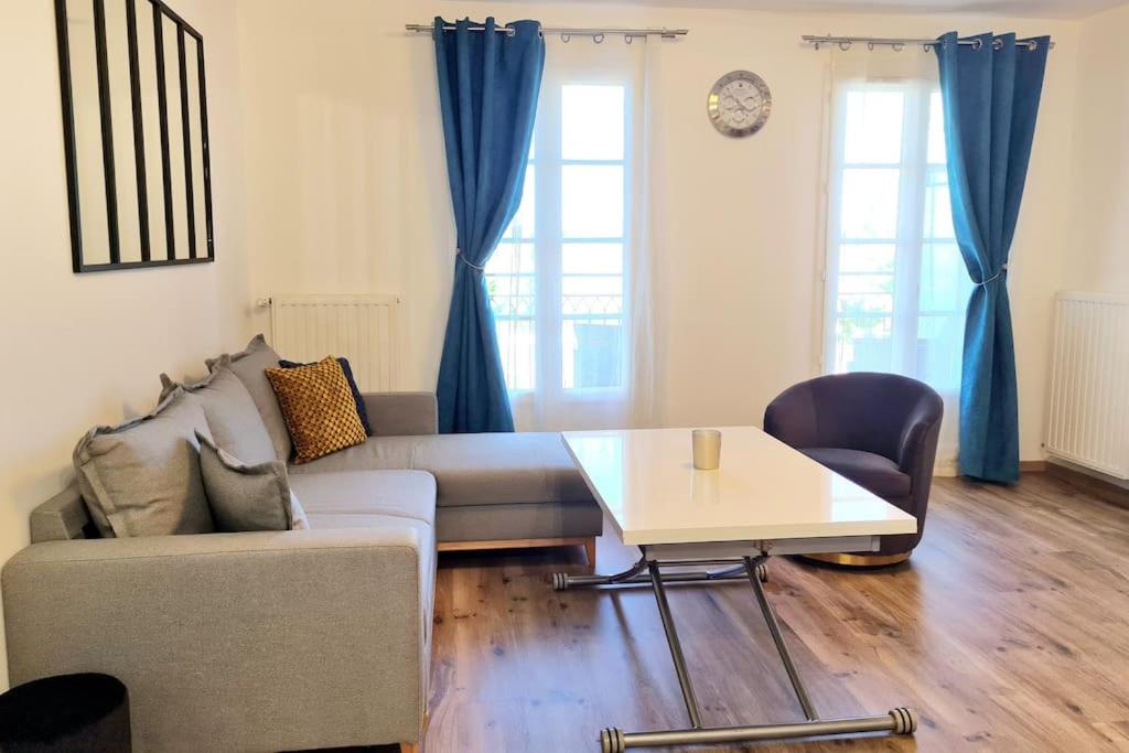 Część wypoczynkowa w obiekcie ***Suite Parklane* 5min Disney & Shopping * NEW***