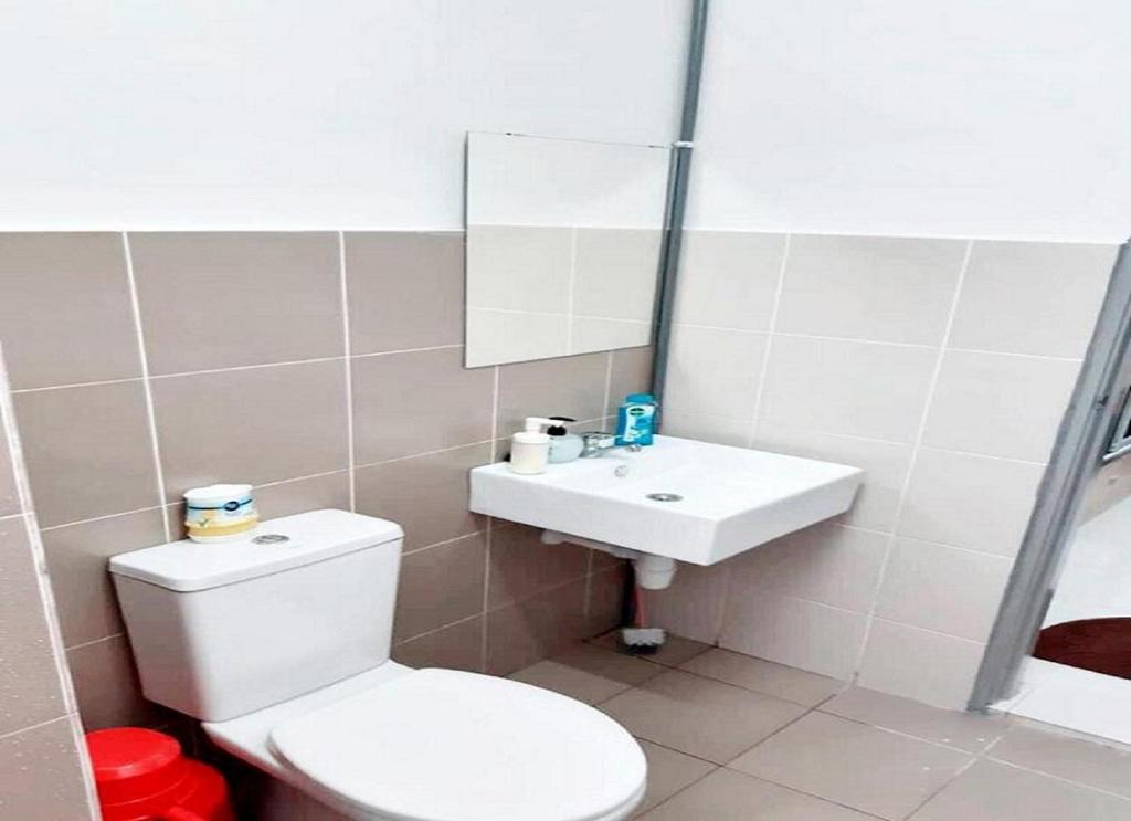 Kuantan GroundCrew Beachfront Homestay C-2-6 With NETFLIX and WASHER DRYER - Apartamento De Tres Habitaciones