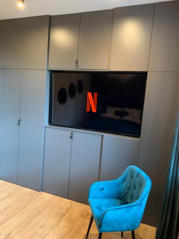 Televízia a/alebo spoločenská miestnosť v ubytovaní Nowy Apartament, dobrze wyposażony, blisko w górki, dostęp na kod