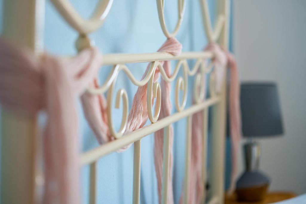 Postel nebo postele na pokoji v ubytování Manos Rooms