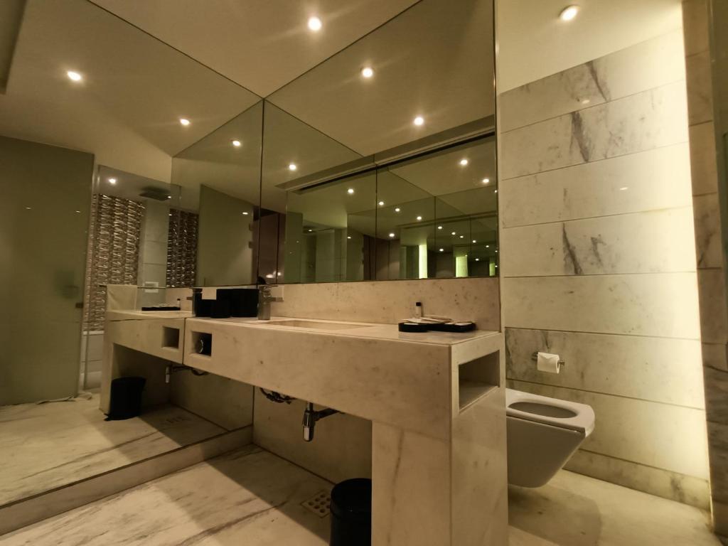 Koupelna v ubytování Boulevard by Design Hotel Chennai