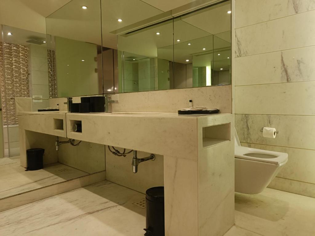 Koupelna v ubytování Boulevard by Design Hotel Chennai