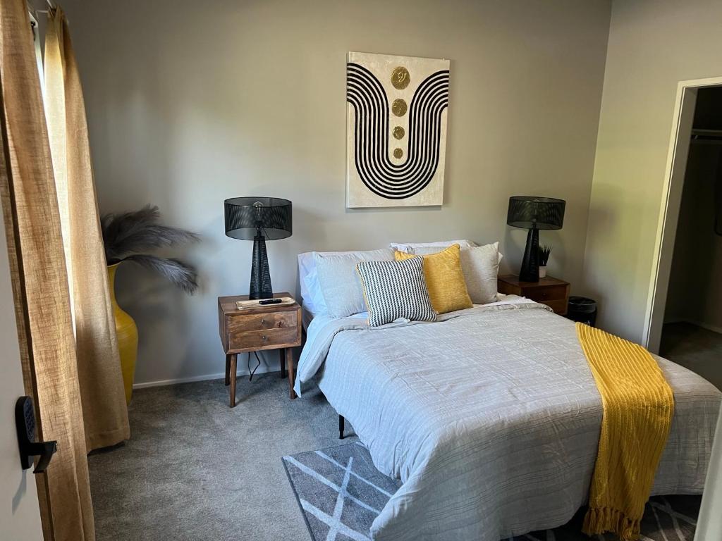 Modern Apt in Midtown KC- Close to Everything - Housity
