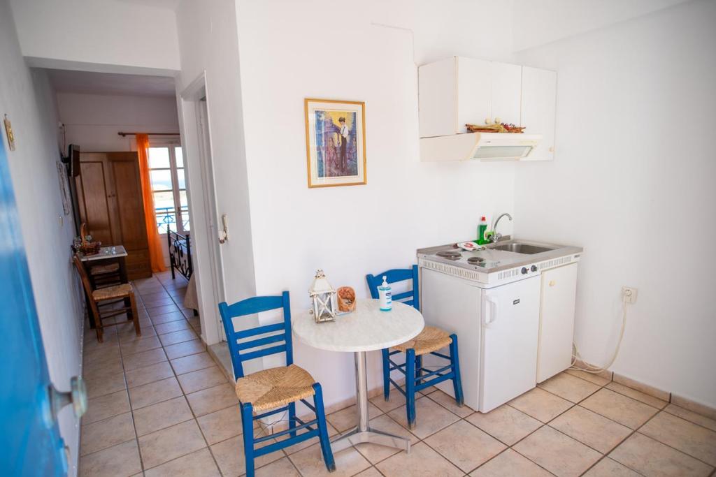 Kuchyň nebo kuchyňský kout v ubytování Manos Rooms
