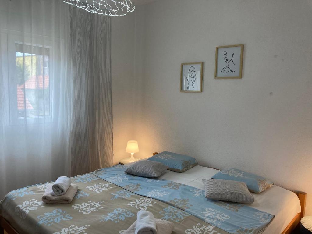 Postel nebo postele na pokoji v ubytování Quite beautiful apartment in the Split Neda with 4bedrooms