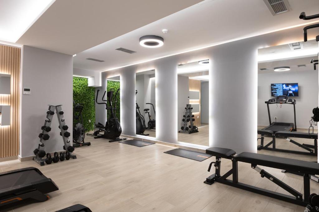 Posilňovňa alebo fitness centrum v ubytovaní LUX&EASY Athens Downtown Residences