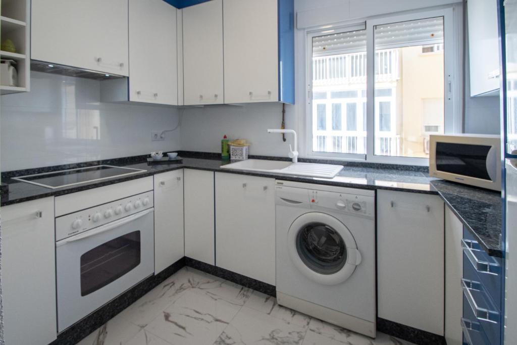 Kuchyňa alebo kuchynka v ubytovaní Apartamento Tribalia Cadiz