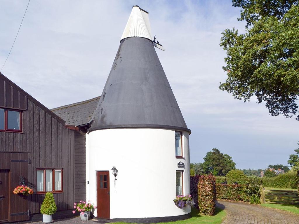 Leafwood Oast in Royal Tunbridge Wells, East Sussex, England