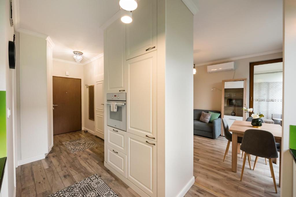 Kuchyňa alebo kuchynka v ubytovaní Prestige Verdant Apartment