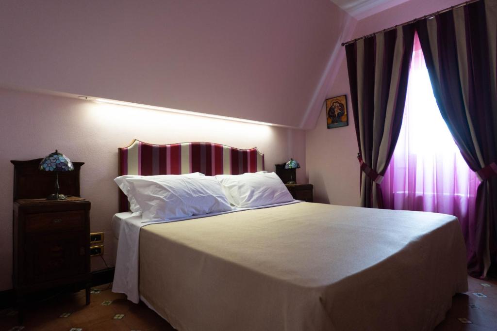 Łóżko lub łóżka w pokoju w obiekcie Hotel Villa Dorata