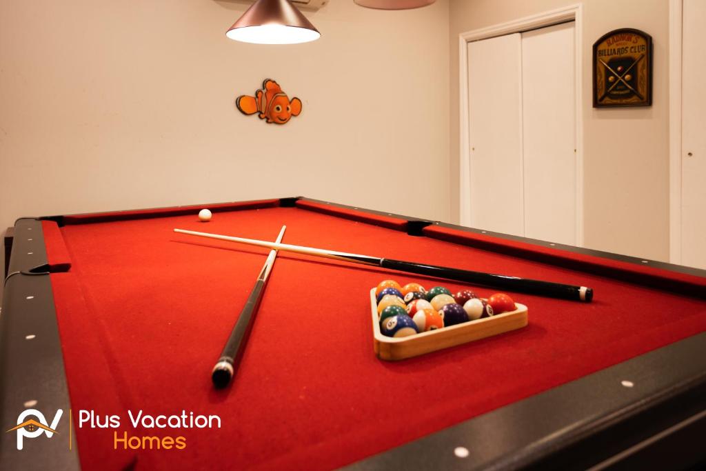8503-Villa with Pool-Game Room-WiFi by Disney内的一张台球桌