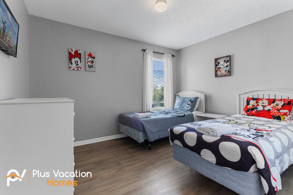 8503-Villa with Pool-Game Room-WiFi by Disney客房内的一张或多张床位