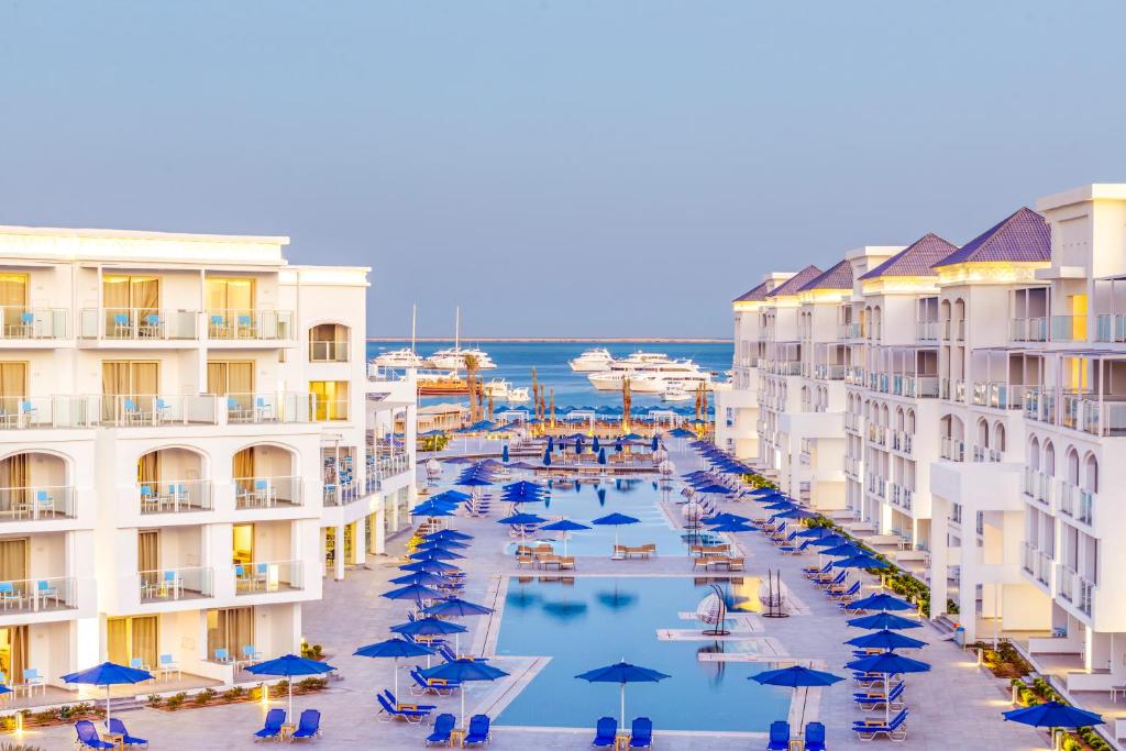Bazén v ubytování Pickalbatros Blu Spa Resort - Adults Friendly 16 Years Plus- Ultra All-Inclusive nebo v jeho okolí