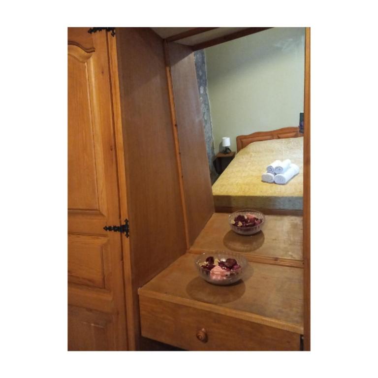 Postel nebo postele na pokoji v ubytování Potamolithos Suites