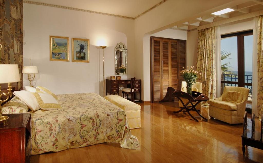 Кровать или кровати в номере Aquila Rithymna Beach