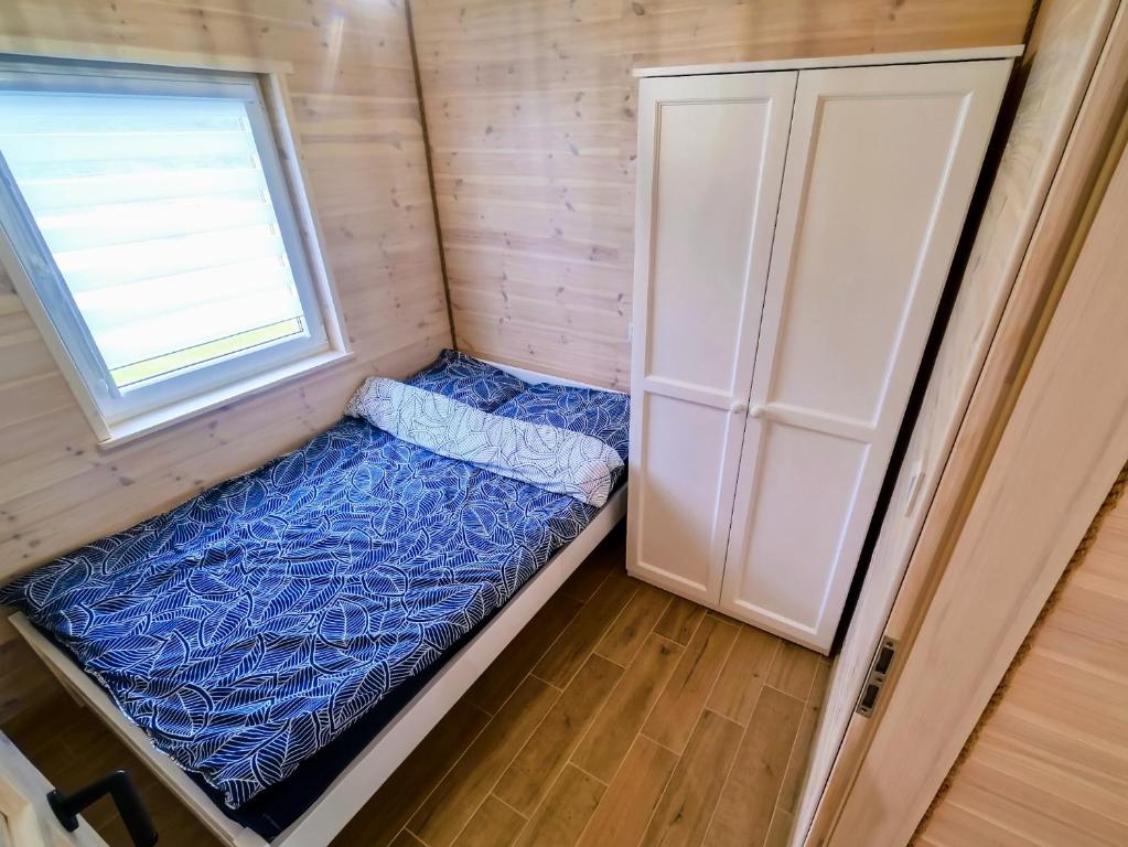 Postel nebo postele na pokoji v ubytování Szary Domek w Karkonoszach