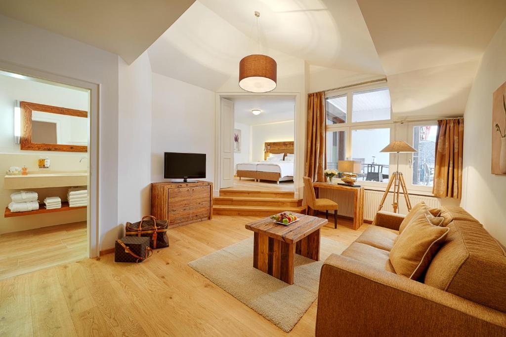Posezení v ubytování ADLER HÄUSERN Gourmet & Spa Hotel