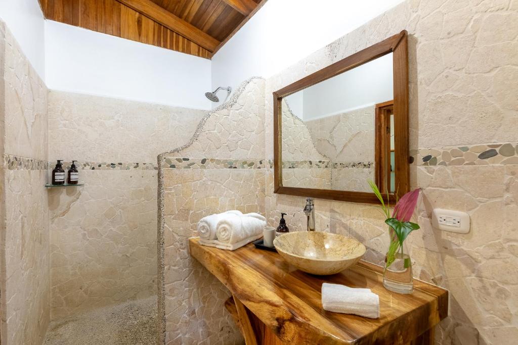 Koupelna v ubytování Makanas Beach Bungalows
