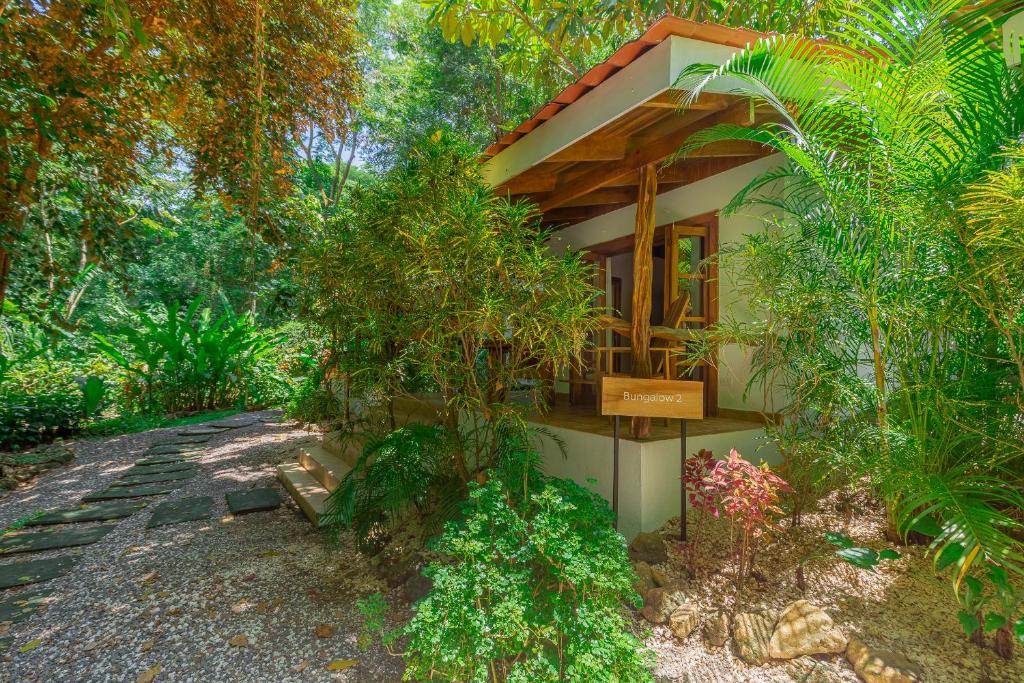 Zahrada ubytování Makanas Beach Bungalows